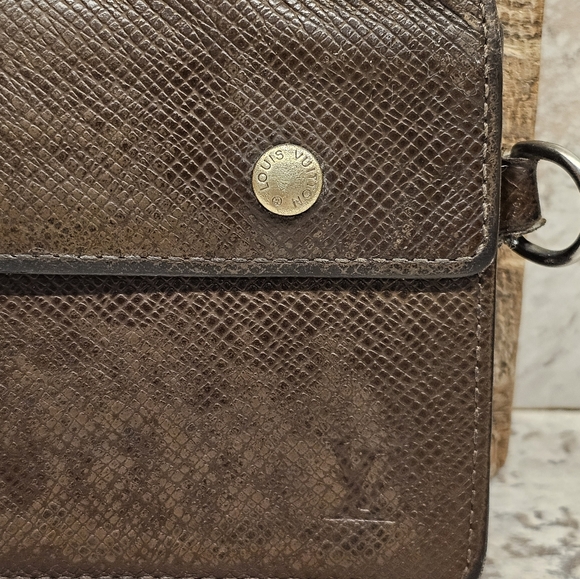 Authetntic LOUIS Vuitton Taiga Portefeuille Accordion Brown Wallet - Picture 3 of 15